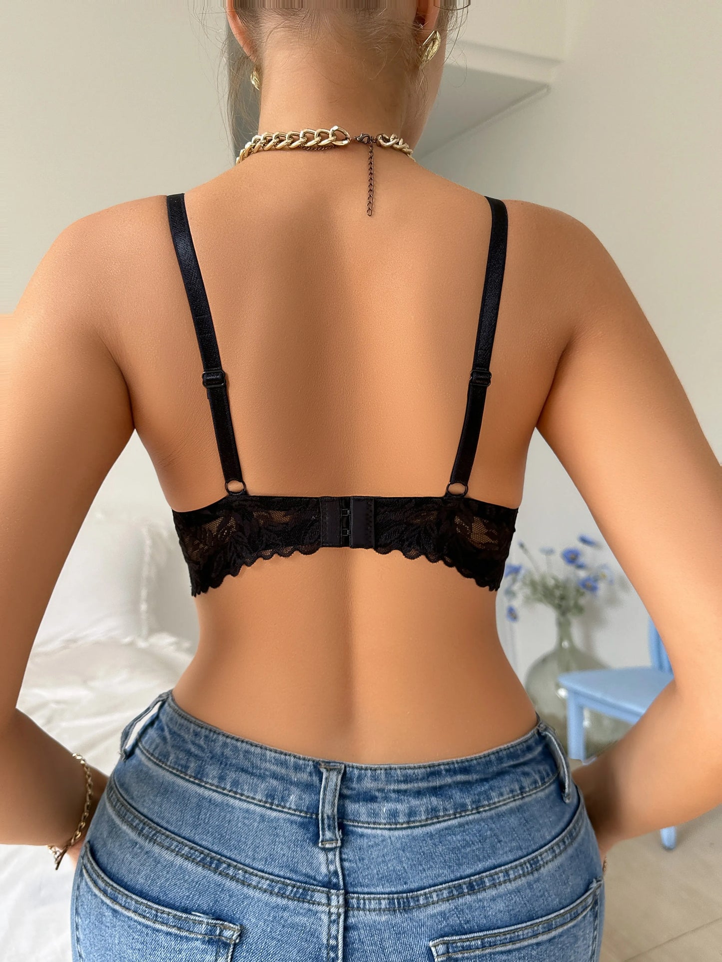 Contrasting lace push-up bras, comfortable and breathable cut-out bras, women's underwear