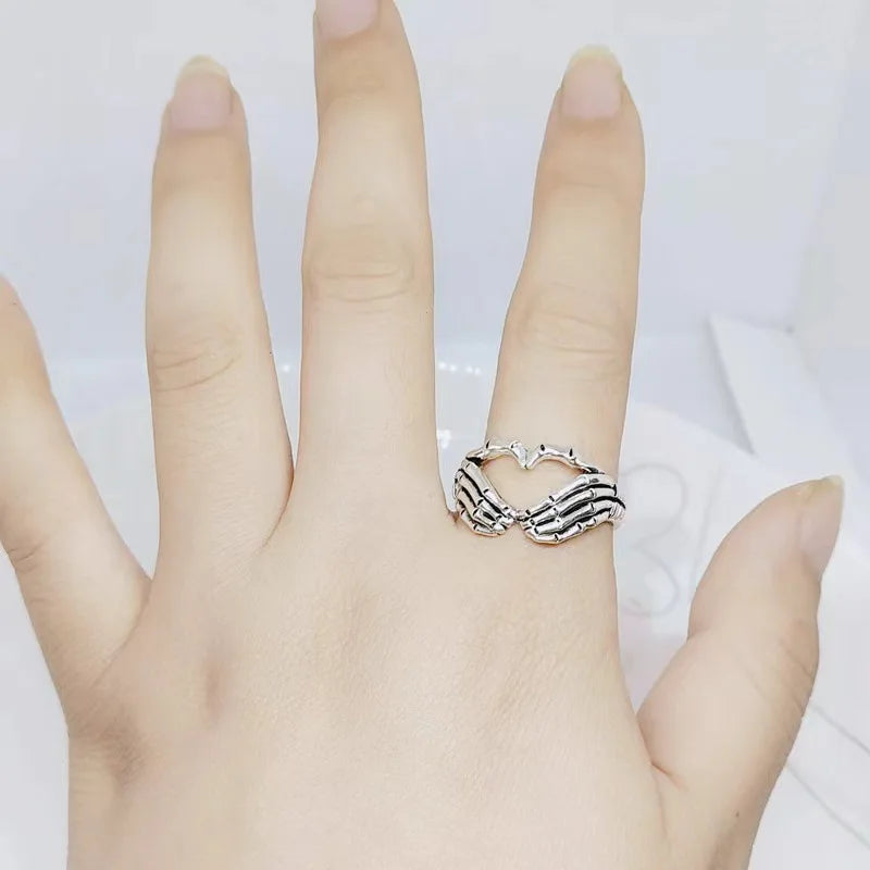 New Retro Skull Heart-Shaped Ladies Ring Fashion Men and Women Punk Style Hip-Hop Skull Heart Ring Party Jewelry Gifts